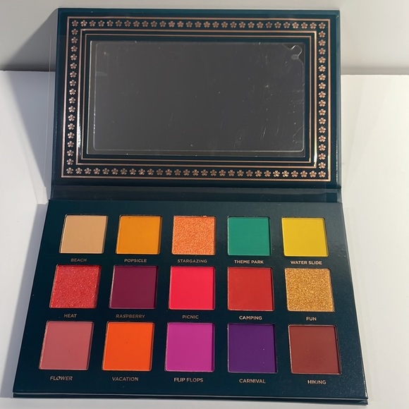 Ace Beauté nostalgia eyeshadow - Picture 3 of 5